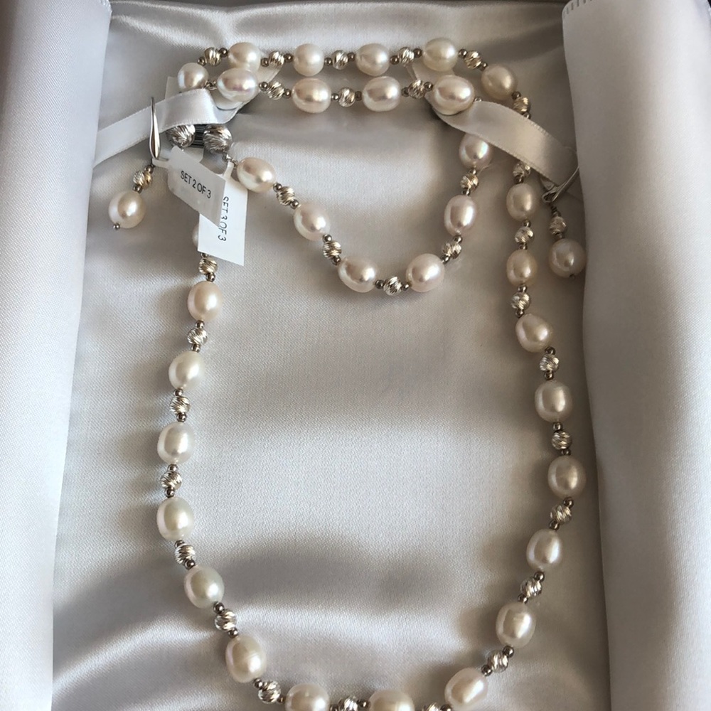 Three piece pearl set 💗